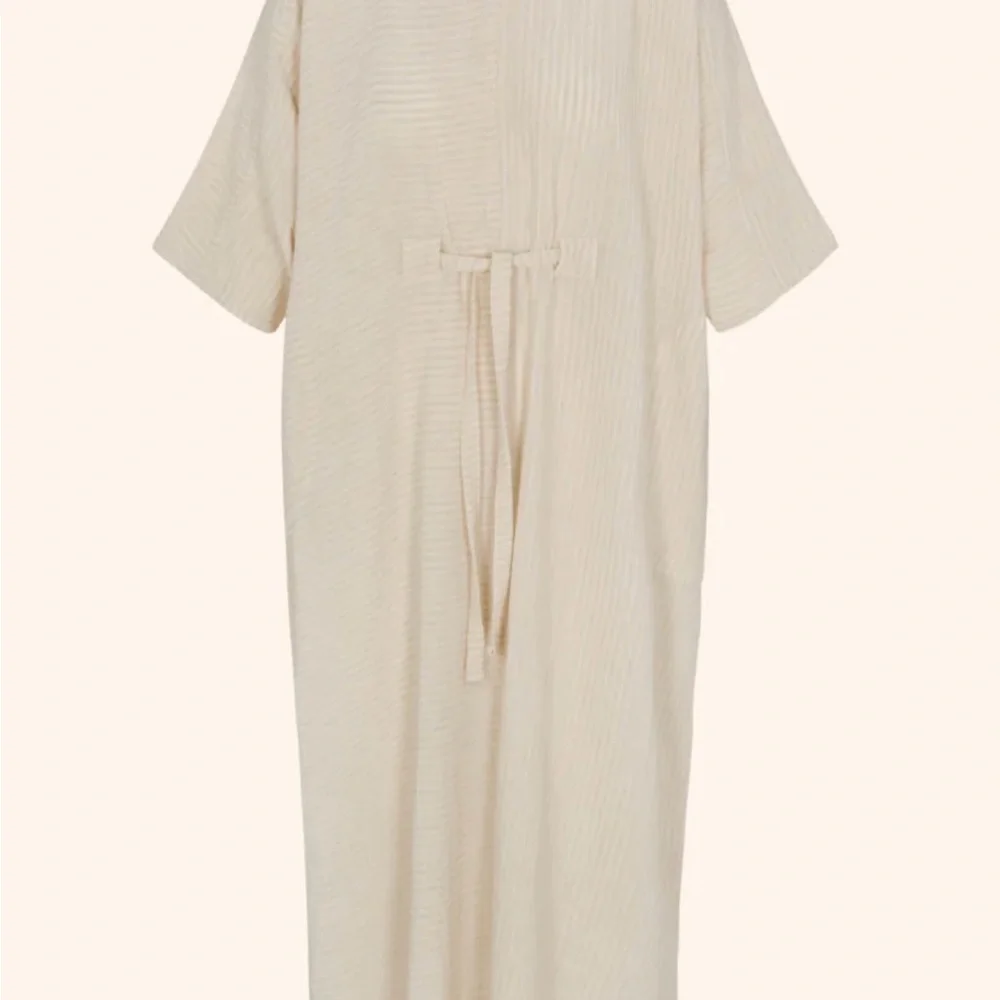 Dreamy Soft Relaxed Drape V-Neck Maxi Dress - Picture 3 of 8